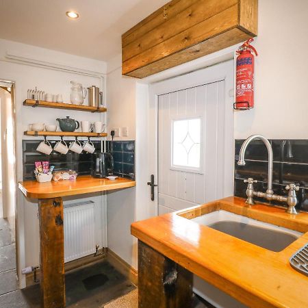 Hops Cottage Ашбърн Екстериор снимка